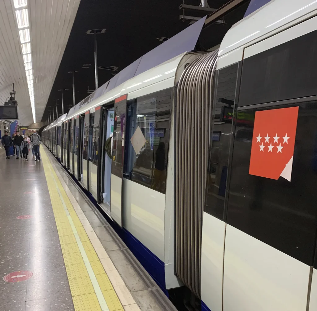 metro-madrid-booking-madrid-estacion